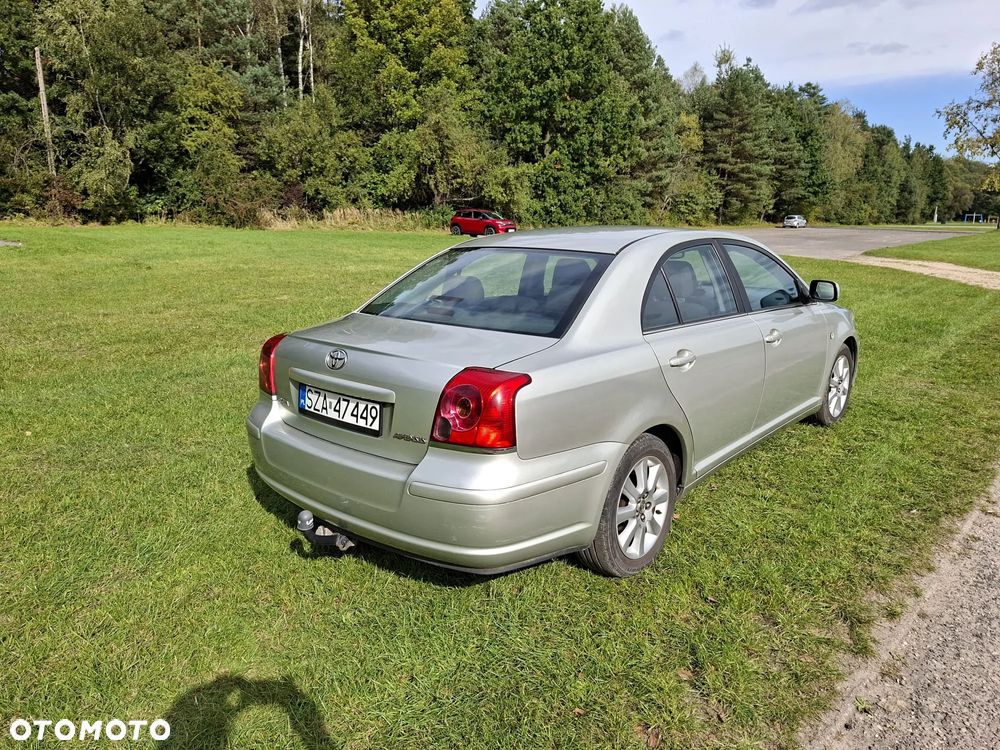 Toyota Avensis 1.8 VVT-i Sol - 4