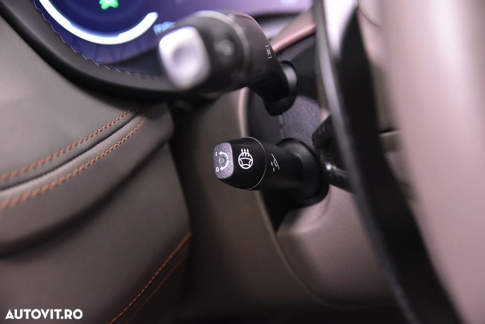 Aston Martin DBX - 16