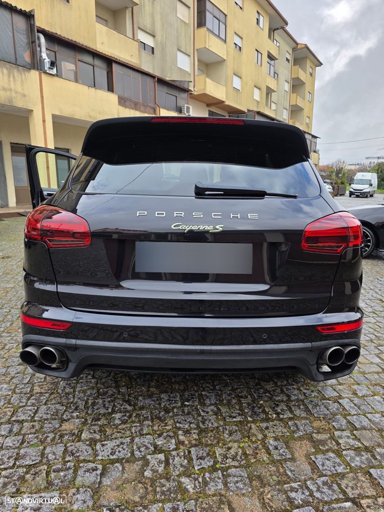 Porsche Cayenne S Hybrid - 1