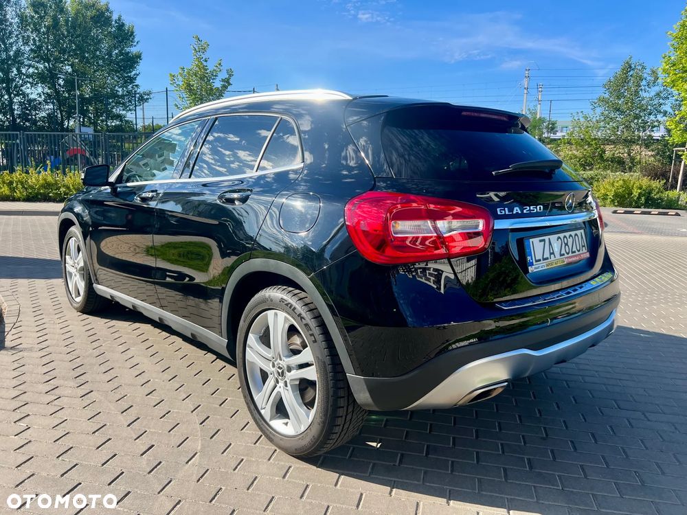 Mercedes-Benz GLA 250 4Matic 7G-DCT - 7