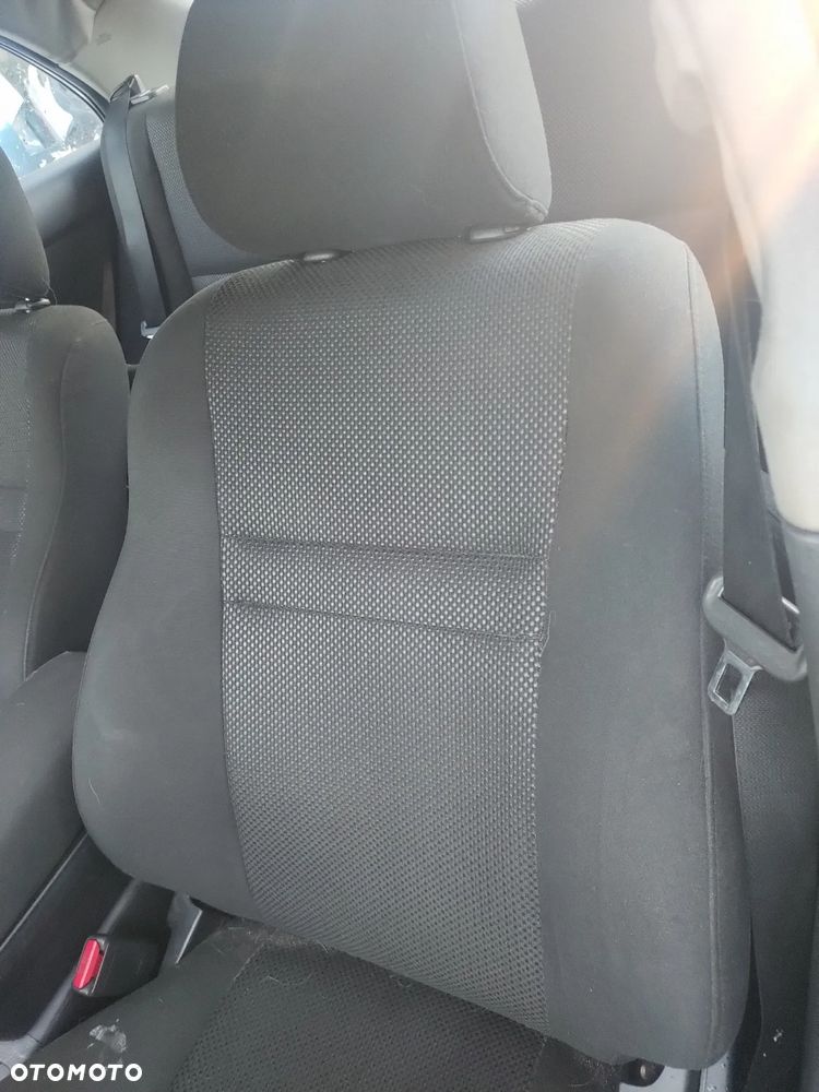 TOYOTA AVENSIS T25 FOTEL PRZÓD LEWY - 2