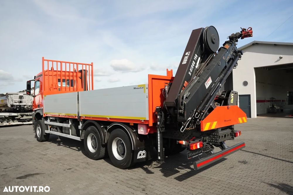 Mercedes-Benz AROCS 2640 / 6x4 / CAROSERIE BALANȚĂ - 6,5 M / MACARA HIAB X-HIDUO 188 ES-5 / CAPACITATE MAXIMĂ DE RIDICARE: 5.200 KG / ROTATOARE / TELECOMANDĂ / PODEA RESISTENTĂ / TRANSMISIE AUTOMATĂ - 11