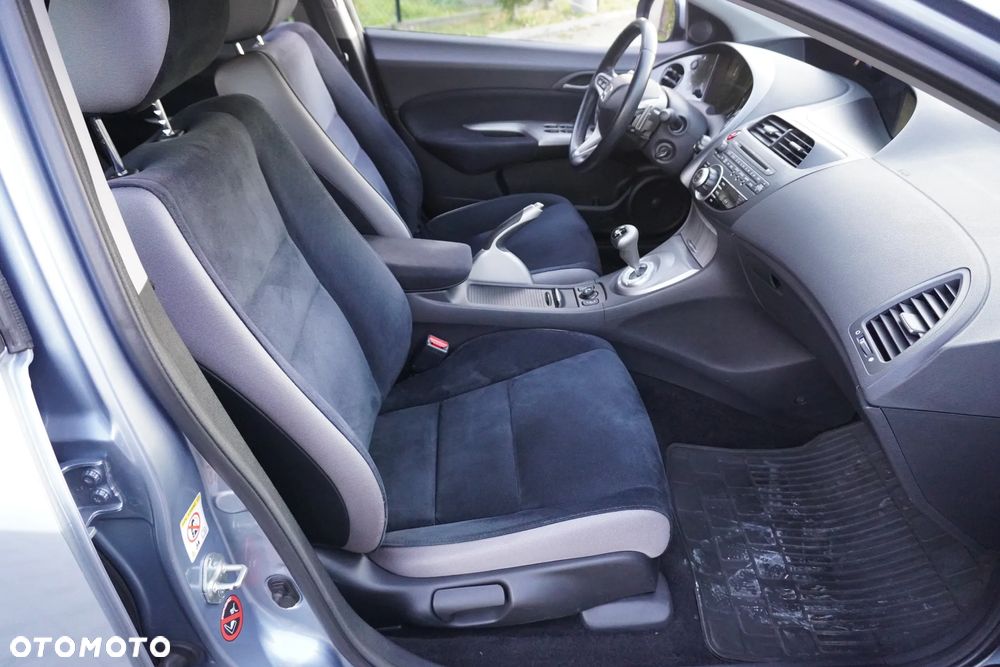 Honda Civic 1.8 Executive NAVI i-SHIFT - 20