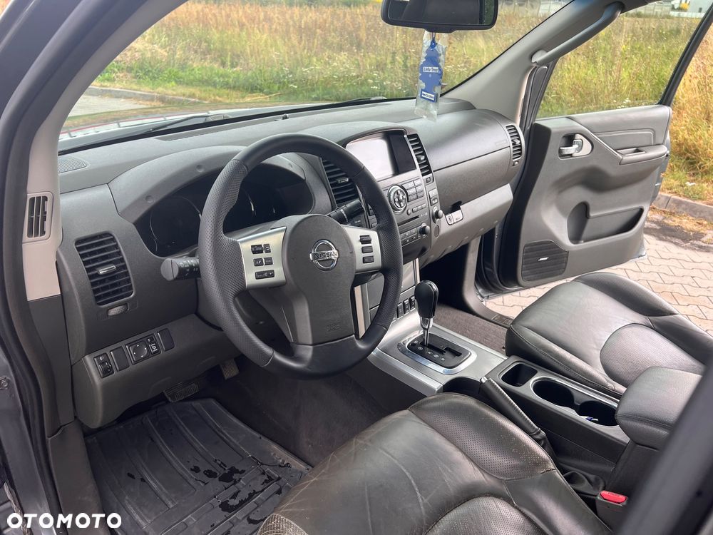 Nissan Navara 3.0 D V6 - 13