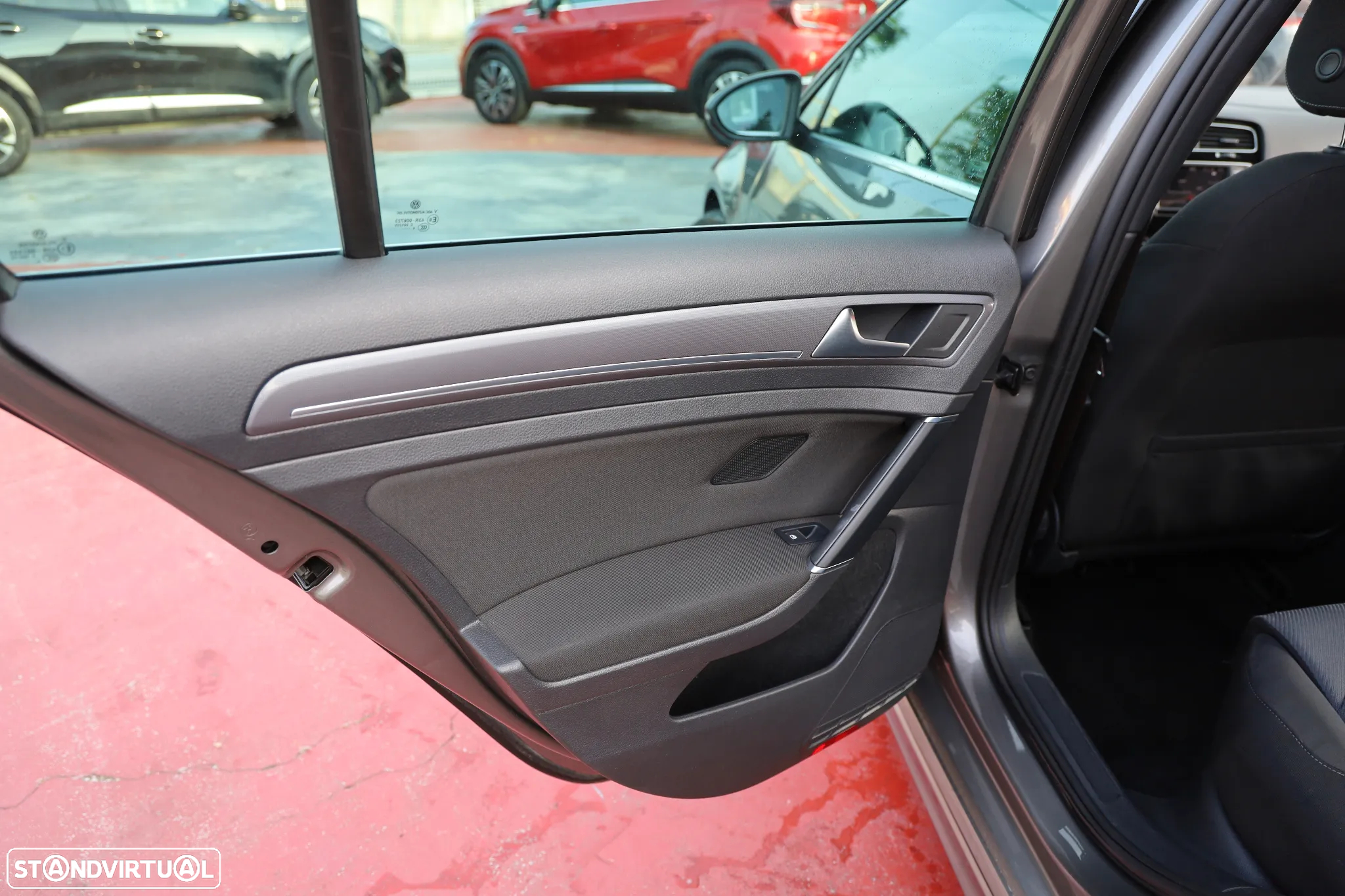 VW Golf Variant 1.6 TDi R-Line - 11