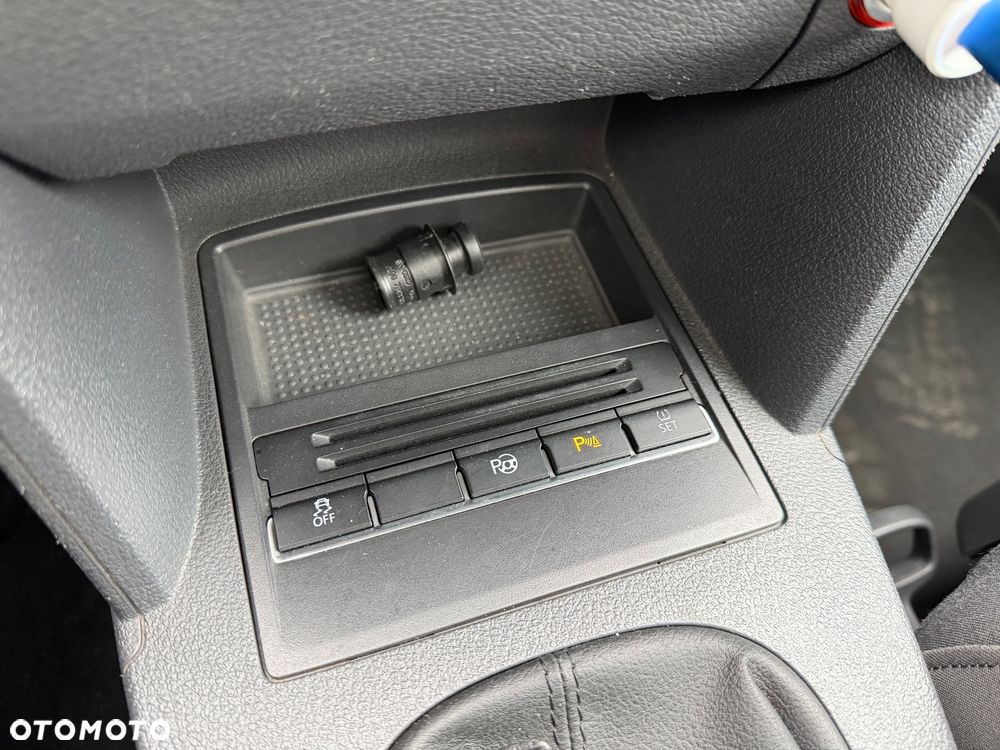 Volkswagen Touran 2.0 TDI Highline - 13