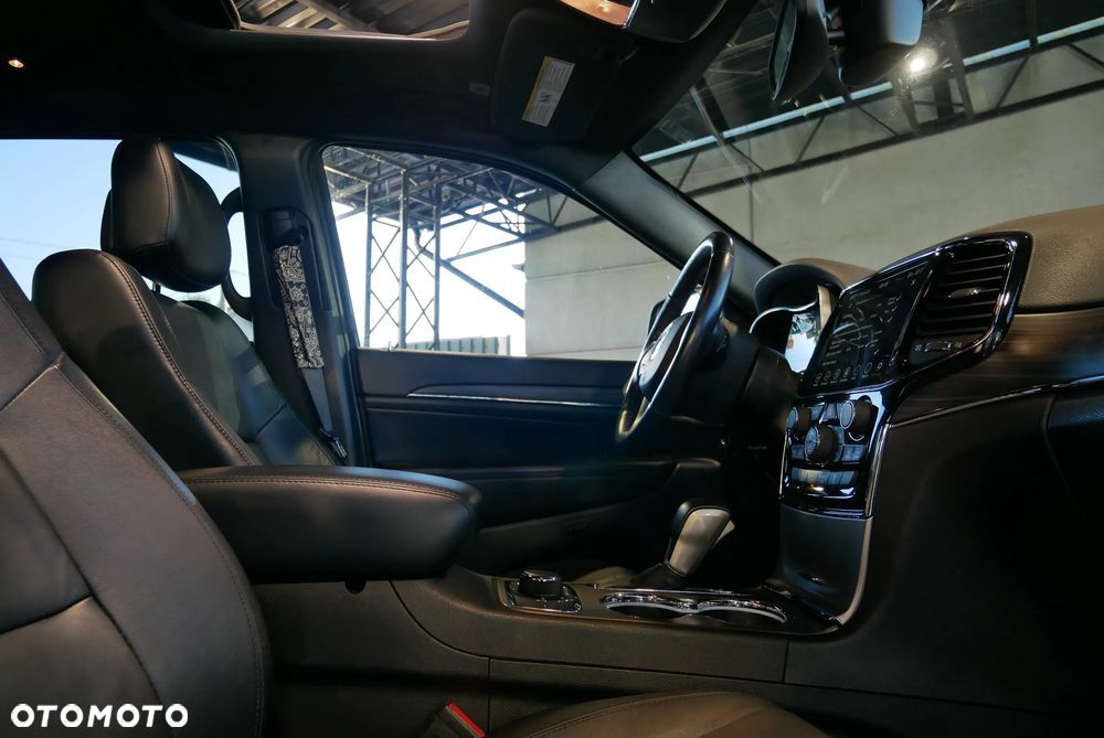 Jeep Grand Cherokee - 27
