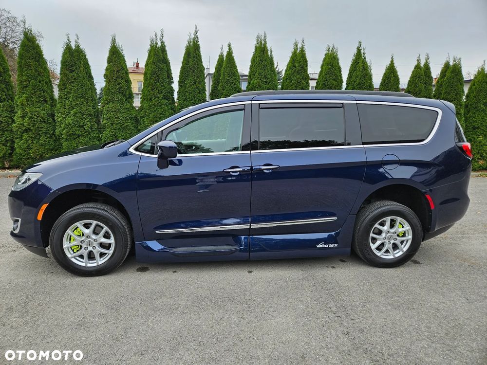Chrysler Pacifica - 7