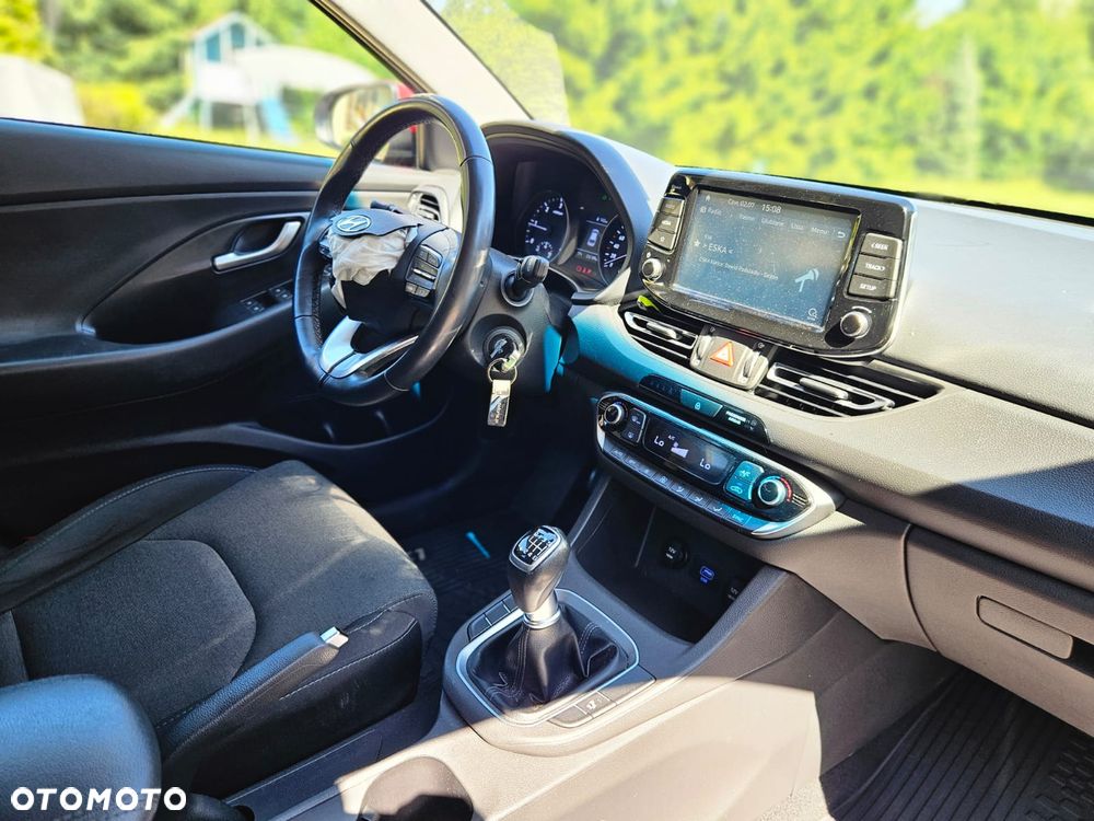 Hyundai i30 1.6 D Comfort - 23