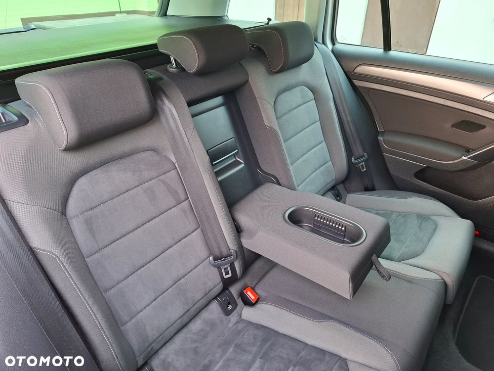 Volkswagen Golf 1.5 TSI OPF R-Line - 17
