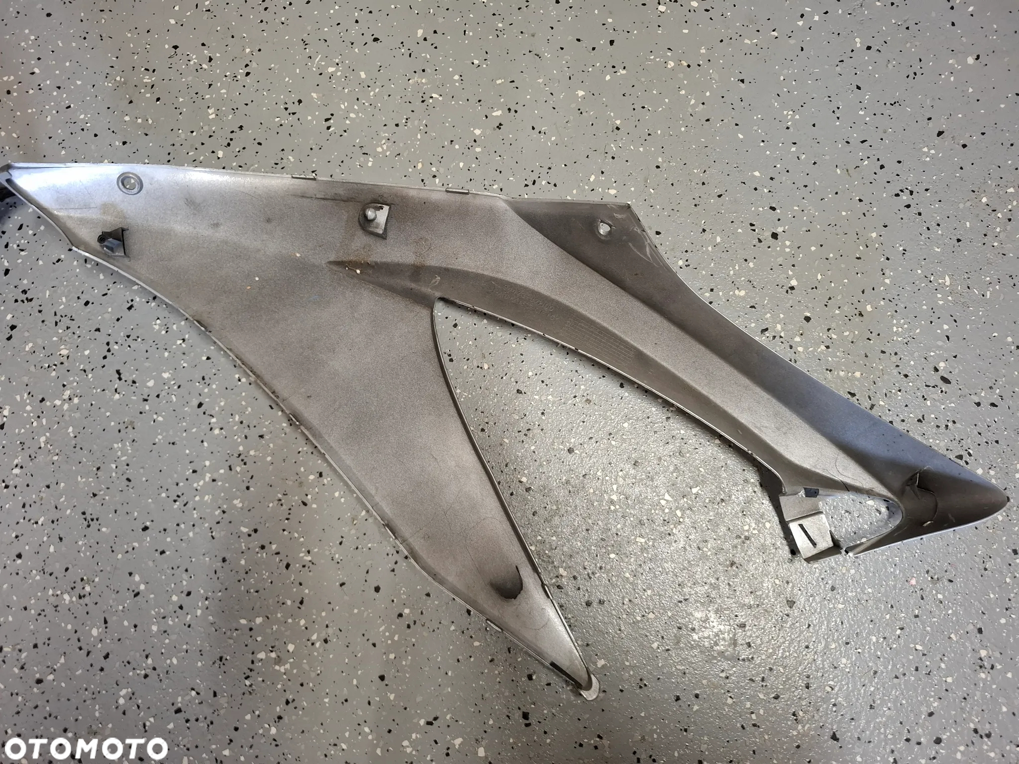 Suzuki GSXR 600 750 K8 K9 L0 owiewka bok boczek - 4