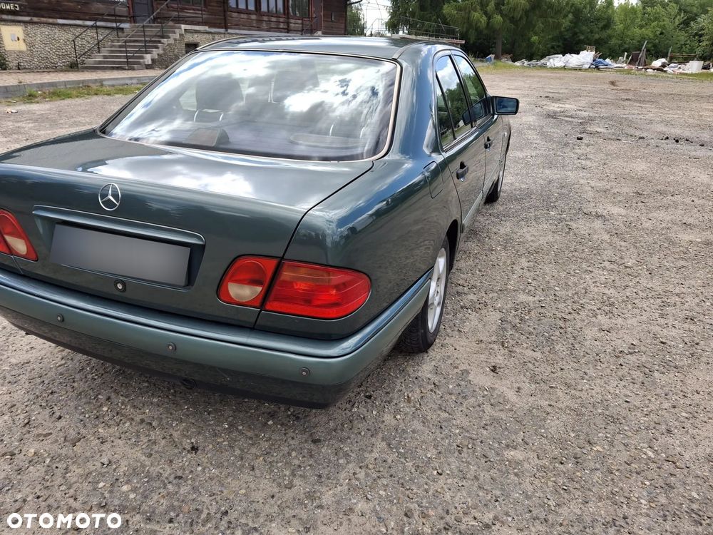 Mercedes-Benz Klasa E ver-200 - 3