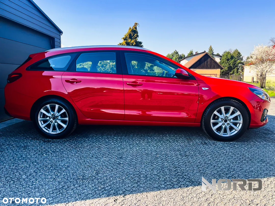 Hyundai i30 1.6 D Classic + - 3