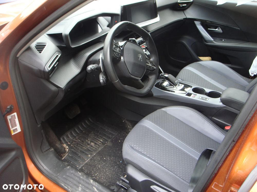 Peugeot 2008 PureTech 130 EAT8 Allure - 8