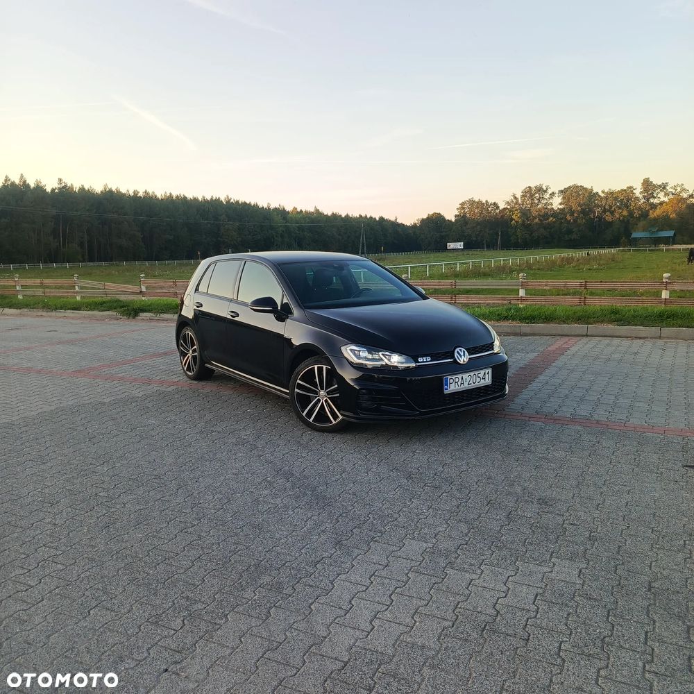 Volkswagen Golf - 1