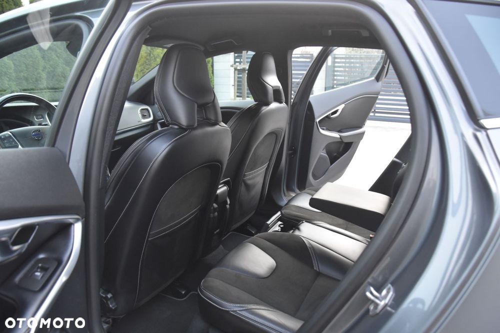 Volvo V40 D2 Drive-E R-Design Momentum - 16