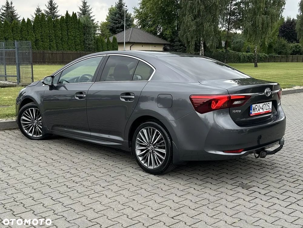 Toyota Avensis 1.8 Comfort - 19