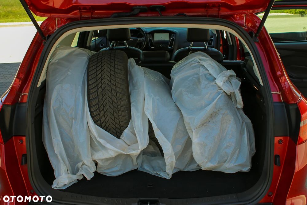 Ford Focus 1.5 EcoBlue Start-Stopp-System ST-LINE DESIGN - 38