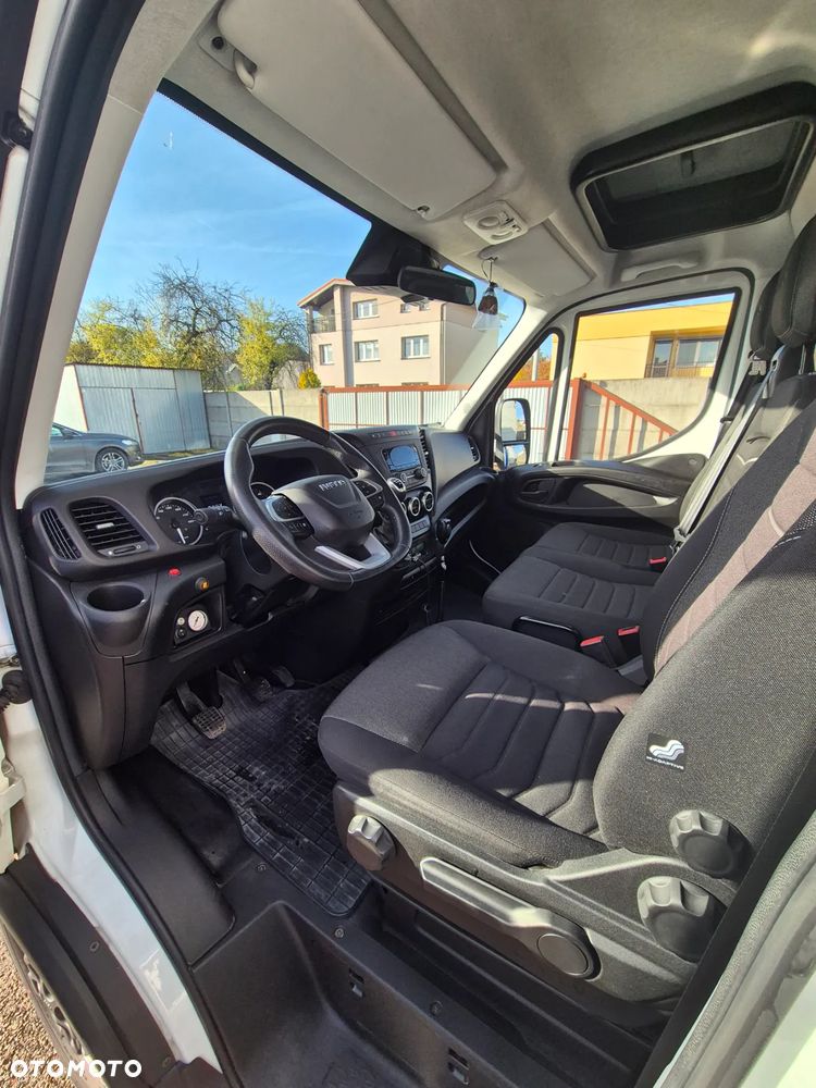 Iveco DAILY PLANDEKA 12EP 3.0 180KM MANUAL SERWIS ASO BEZWYPADKOWY ZADBANY 2023 PODUSZKI FV23% KLIMA WEBASTO 35S18 FULL LED - 16