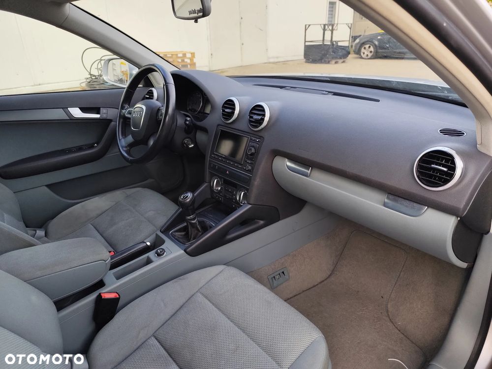Audi A3 Sportback 1.4 TFSI Ambiente - 11