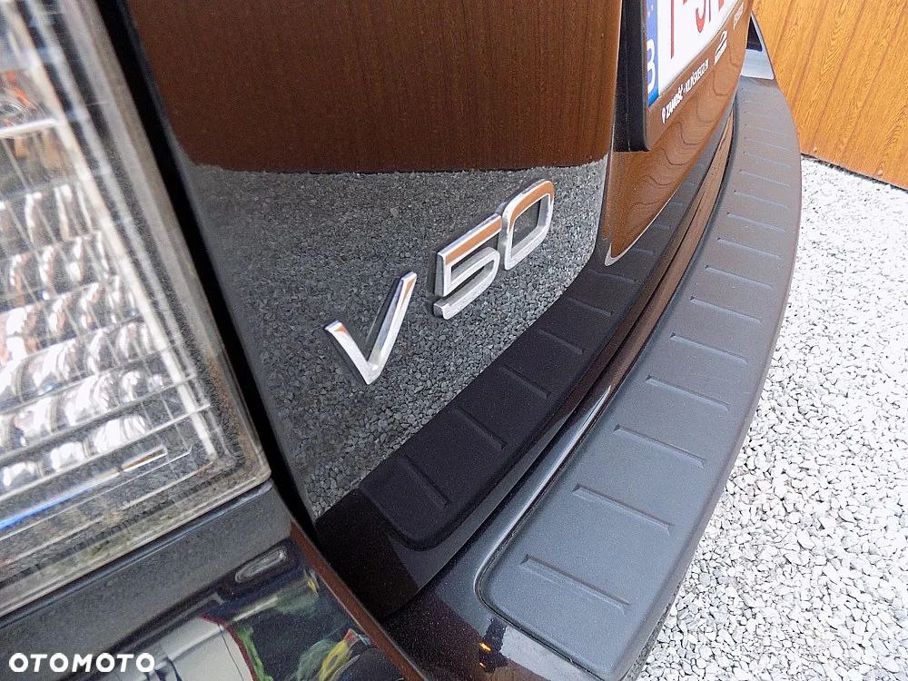 Volvo V50 2.0D R-Design Momentum - 29