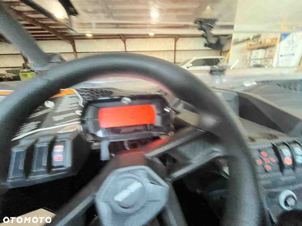 Can-Am Maverick - 24