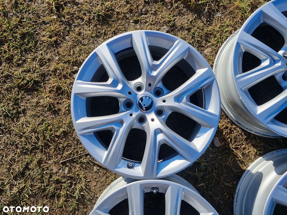 VW 3C8 PASSAT, AUDI Q3,Q2,SKODA ,SEAT 6.5X17 ET39 5X112 bdb stan - 6