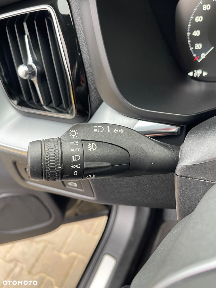 Volvo XC 60 B5 D AWD Geartronic Momentum Pro - 24