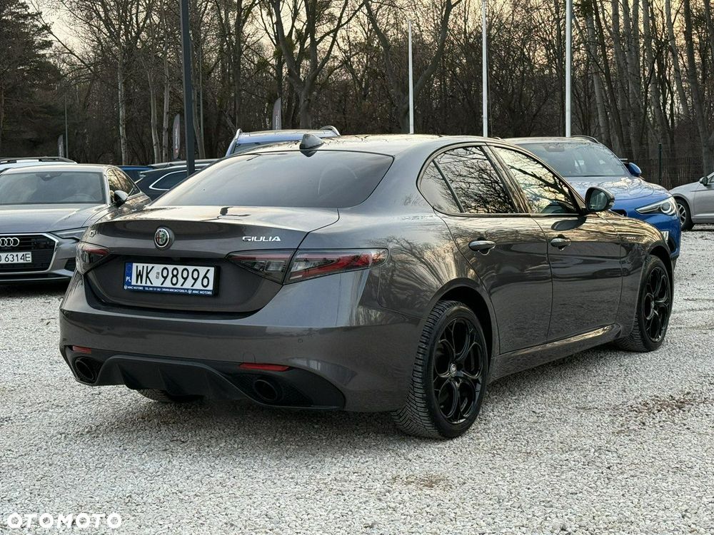 Alfa Romeo Giulia 2.0 Turbo 16V AT8-Q4 Veloce - 4