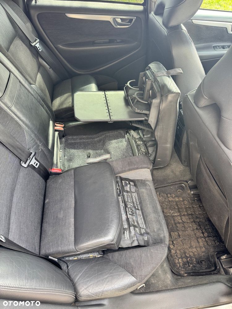 Volvo V70 2.4D5 Momentum - 8