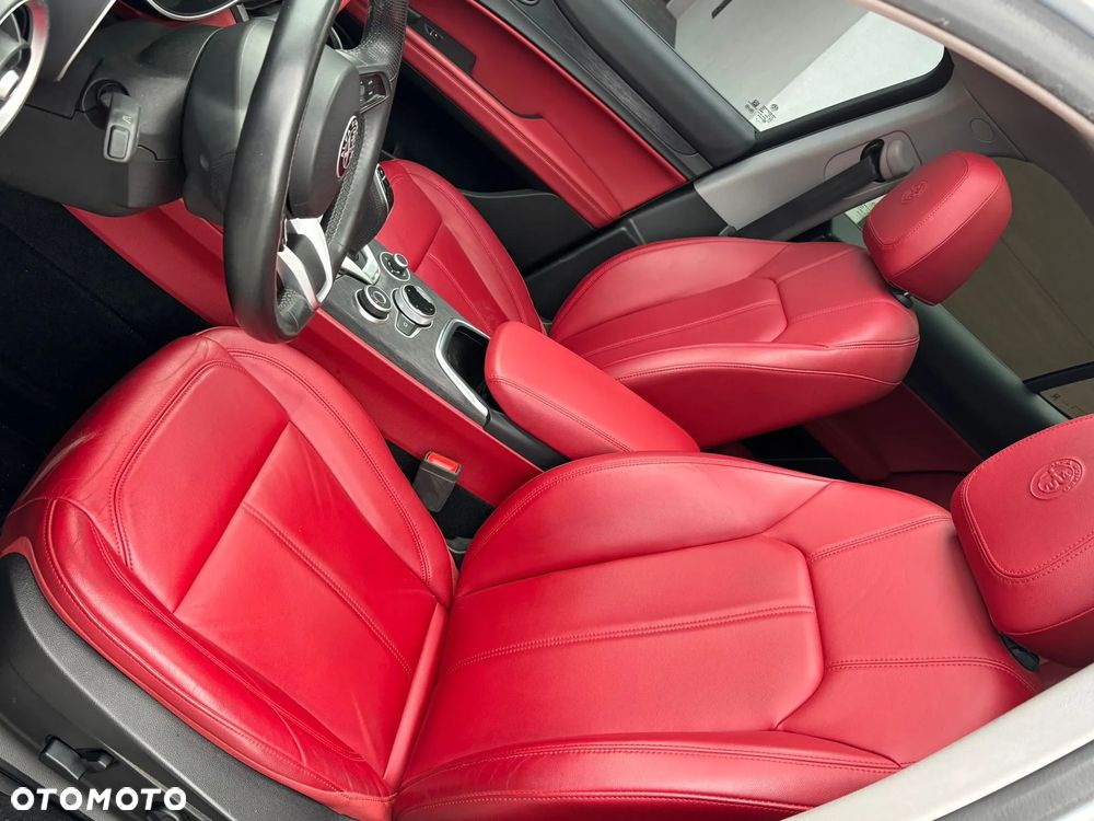 Alfa Romeo Stelvio - 11
