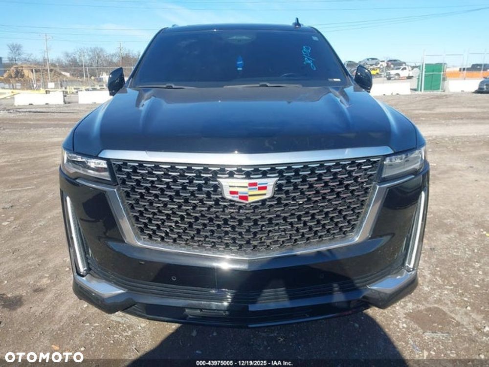 Cadillac Escalade - 8