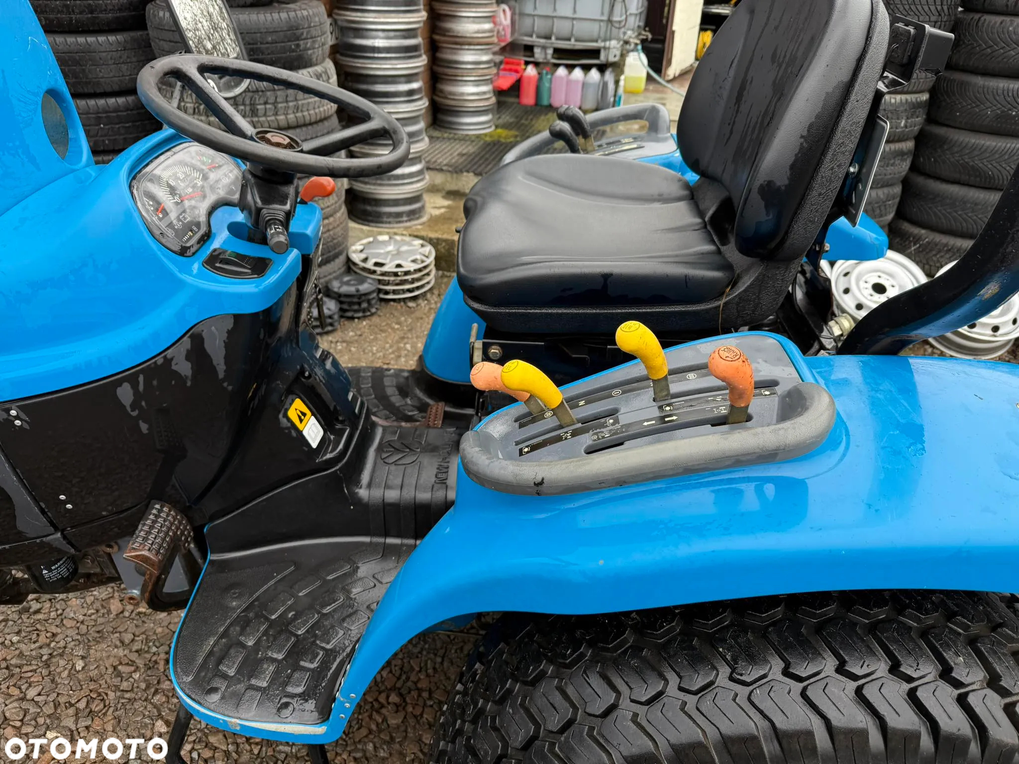 New Holland TC - 9