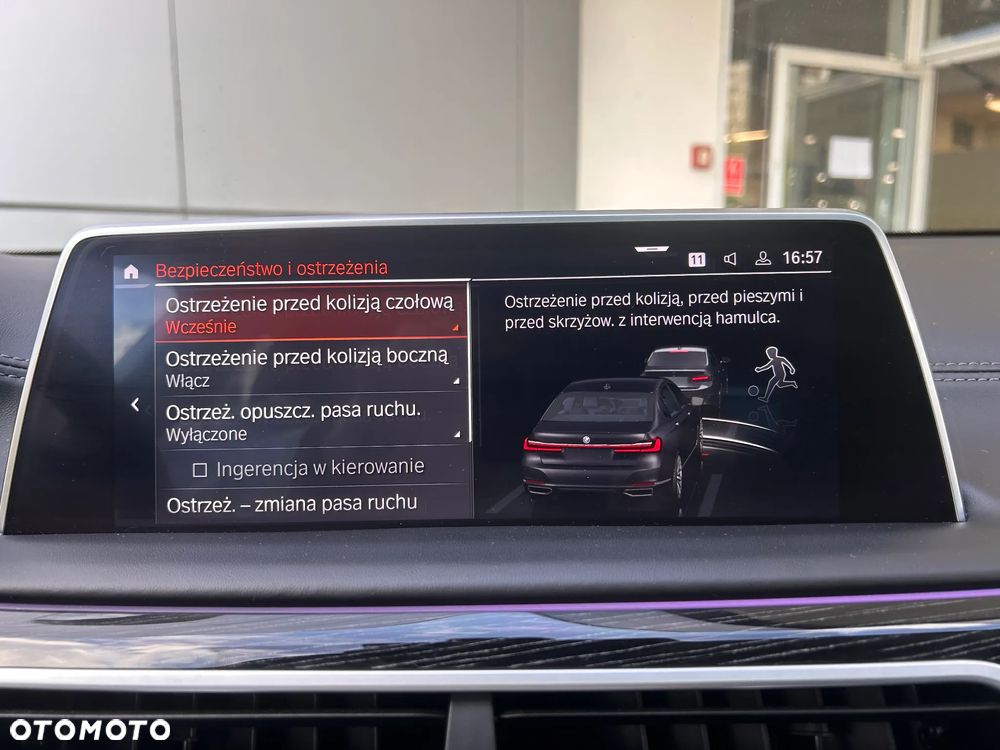 BMW Seria 7 750i xDrive sport - 39