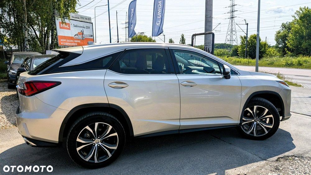 Lexus RX - 9
