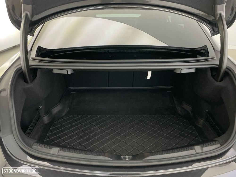Mercedes-Benz E 220 d AMG Line - 13