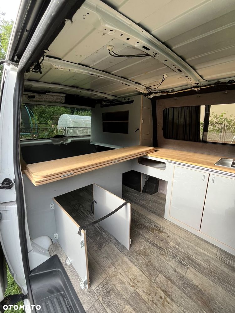 Volkswagen Transporter - 11