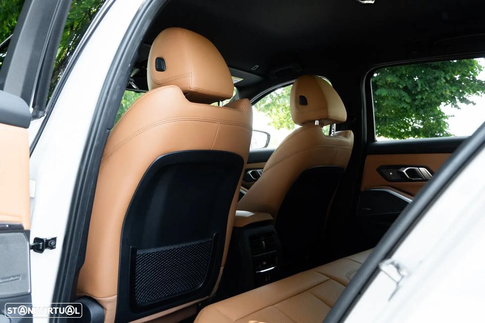 BMW 318 d Pack Desportivo M Pro Auto - 56
