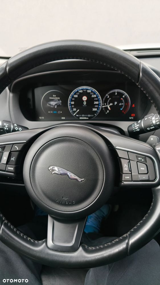 Jaguar F-Pace - 31