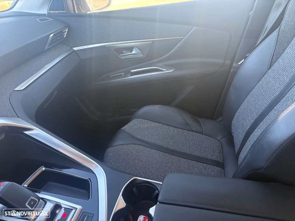 Peugeot 3008 1.5 BlueHDi Allure EAT8 - 23