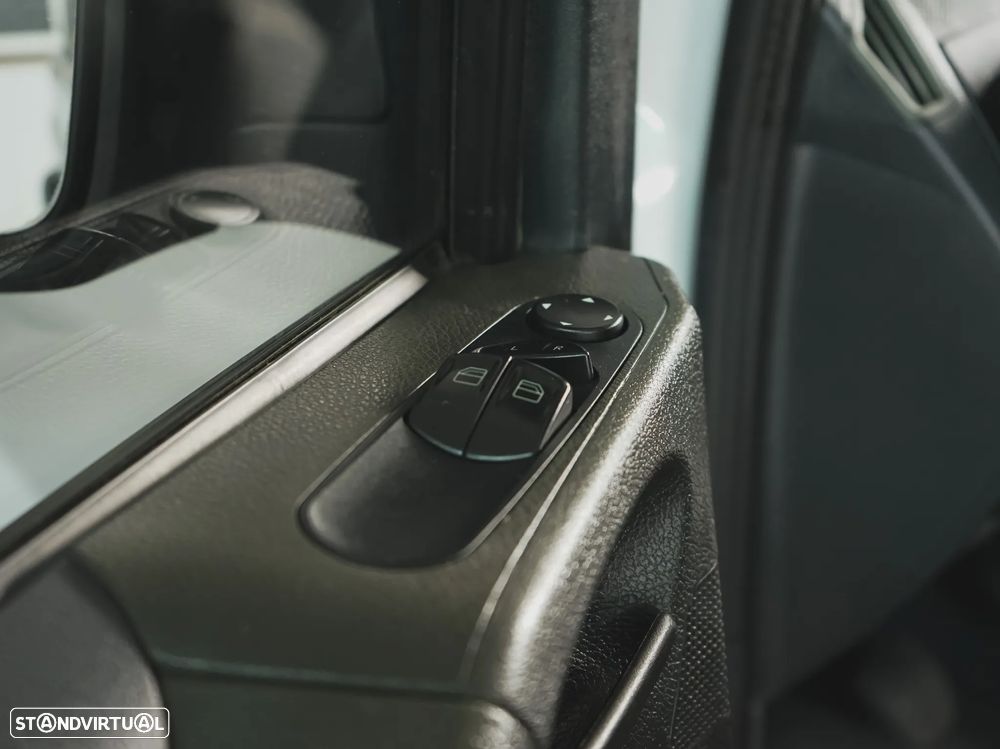 Mercedes-Benz VIT0 TOURER 110 CDi/32 6 LUGARES - 17