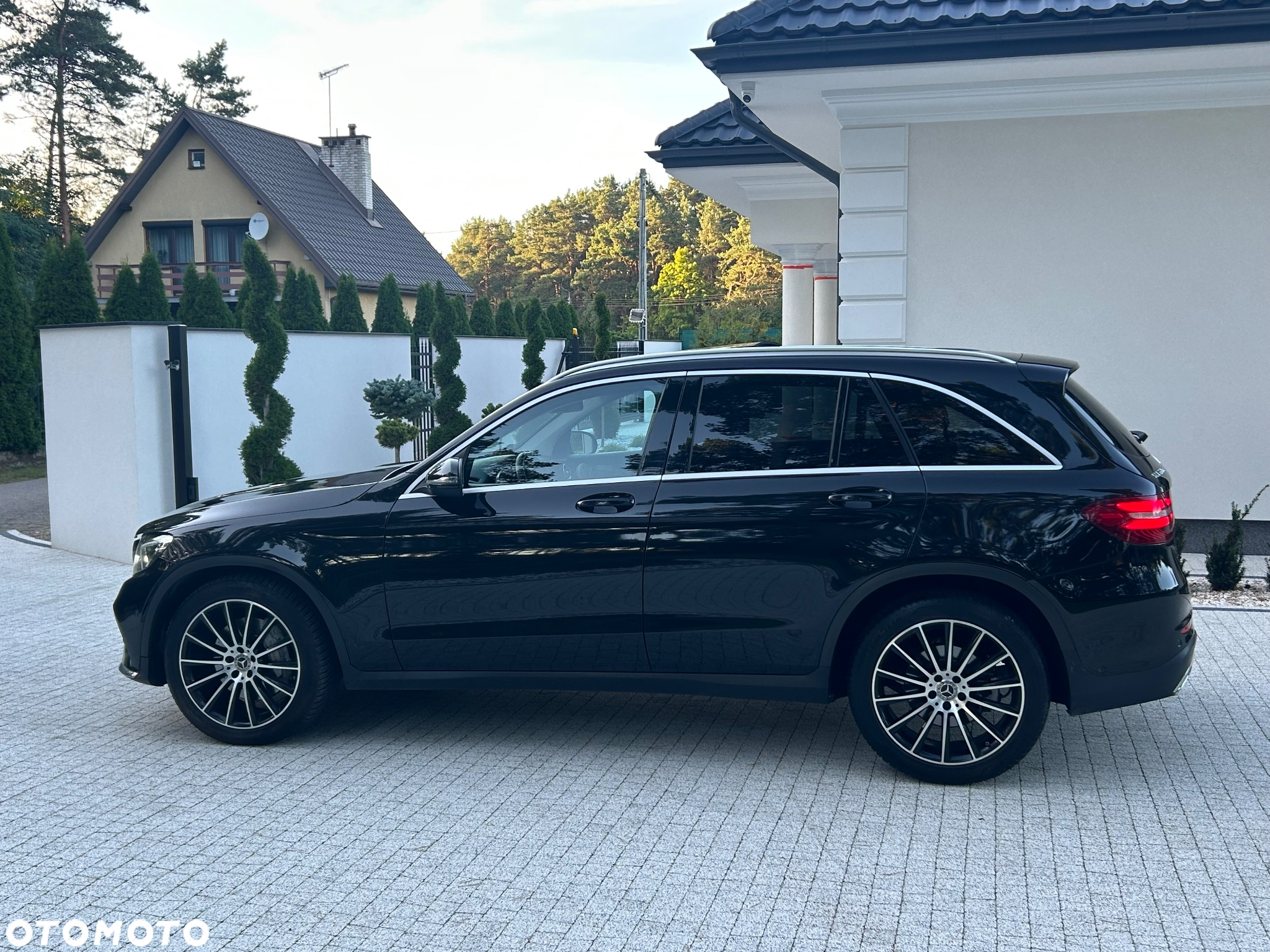 Mercedes-Benz GLC - 12