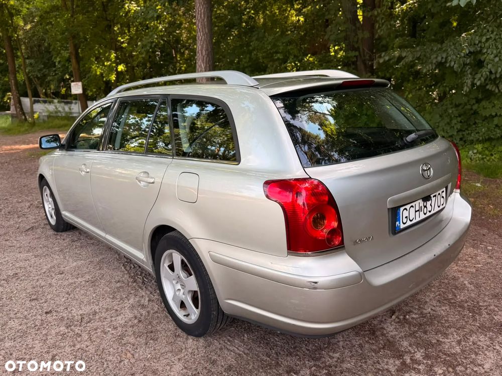 Toyota Avensis - 8