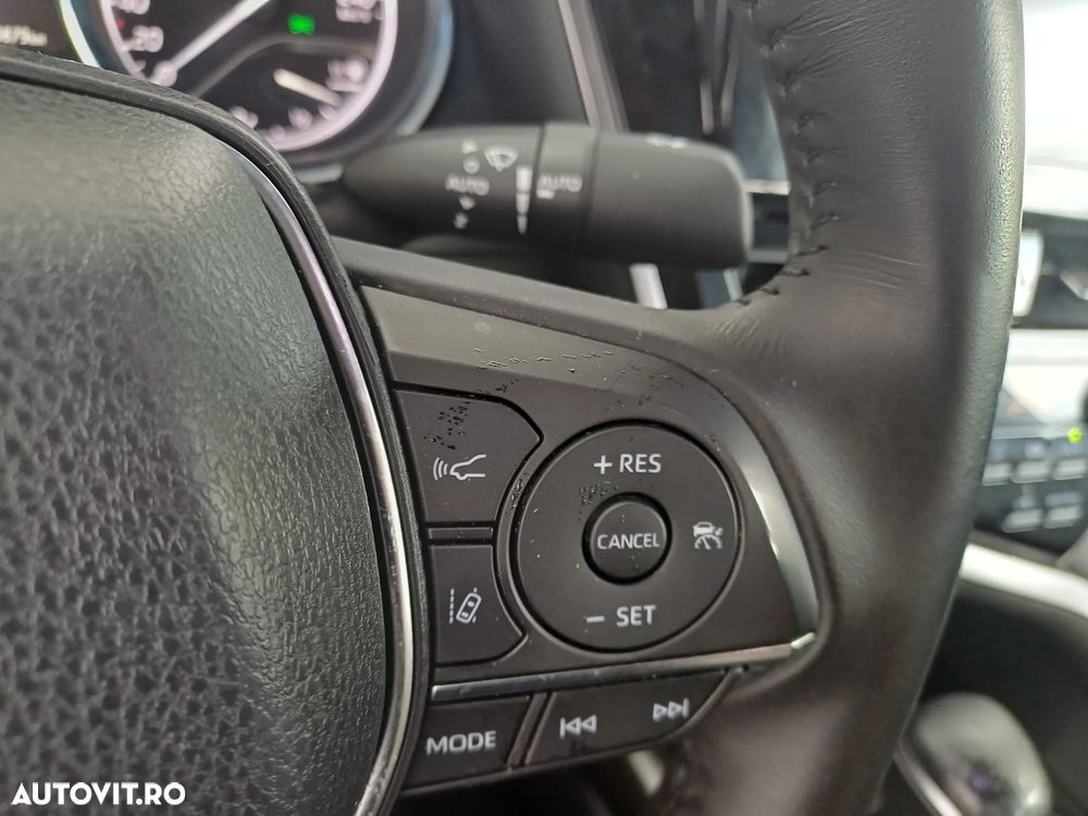 Toyota Camry 2.5 Hybrid Business - 11
