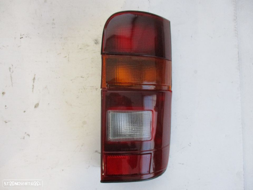 Farol Farolim Trás Toyota Hiace 1994 a 1995 (novo) - 3