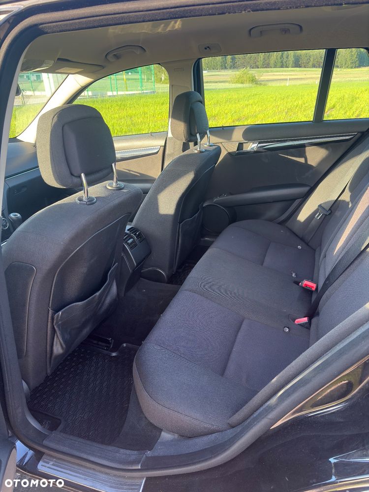 Mercedes-Benz Klasa C 220 CDI BlueEff Avantgarde - 24