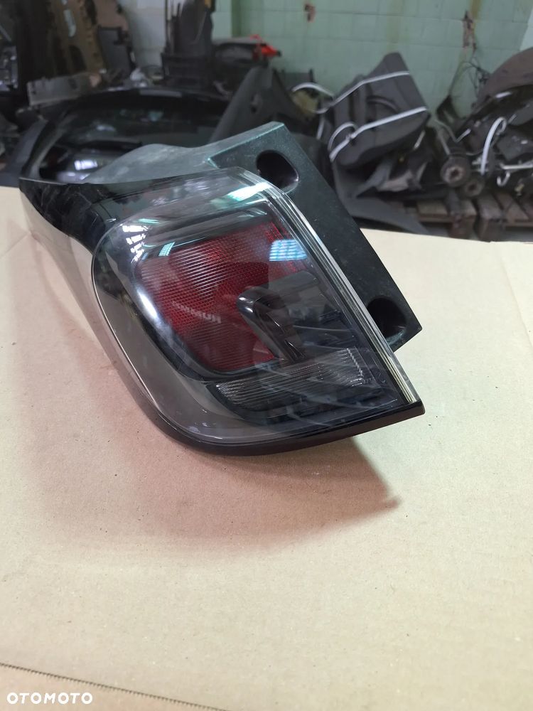 OPEL CROSSLAND lift  21R lampa prawa lewa  tył w błotnik - 4