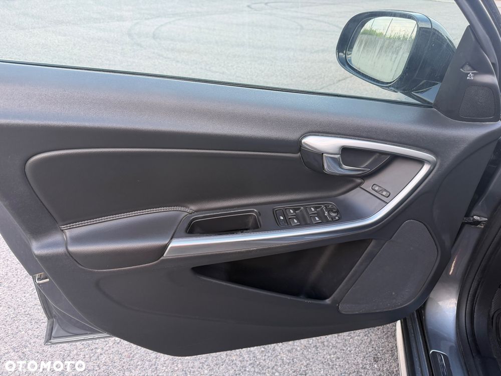 Volvo V60 D4 Geartronic Summum - 20