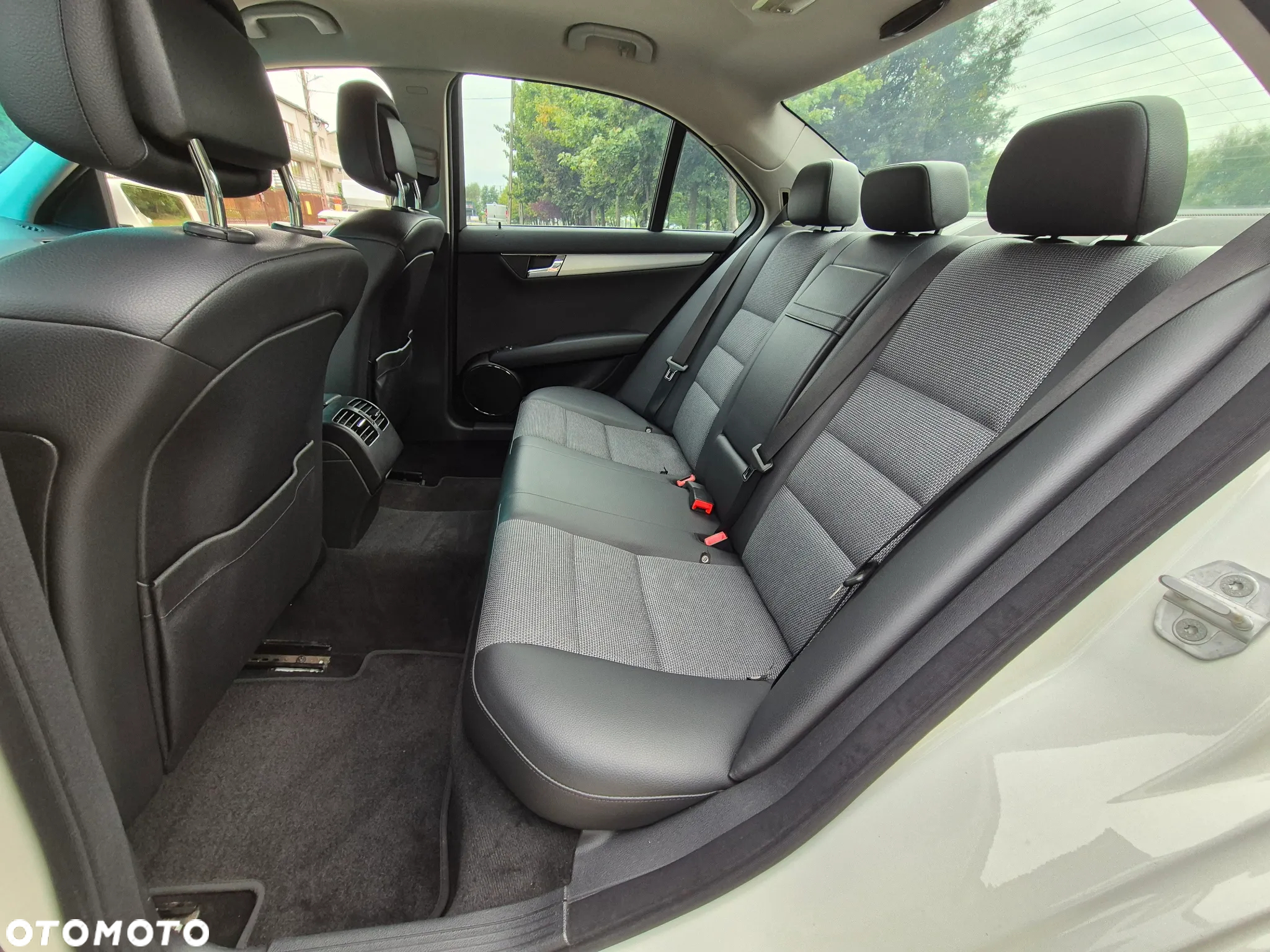 Mercedes-Benz Klasa C 180 T Kompressor BlueEFFICIENCY Avantgarde - 36