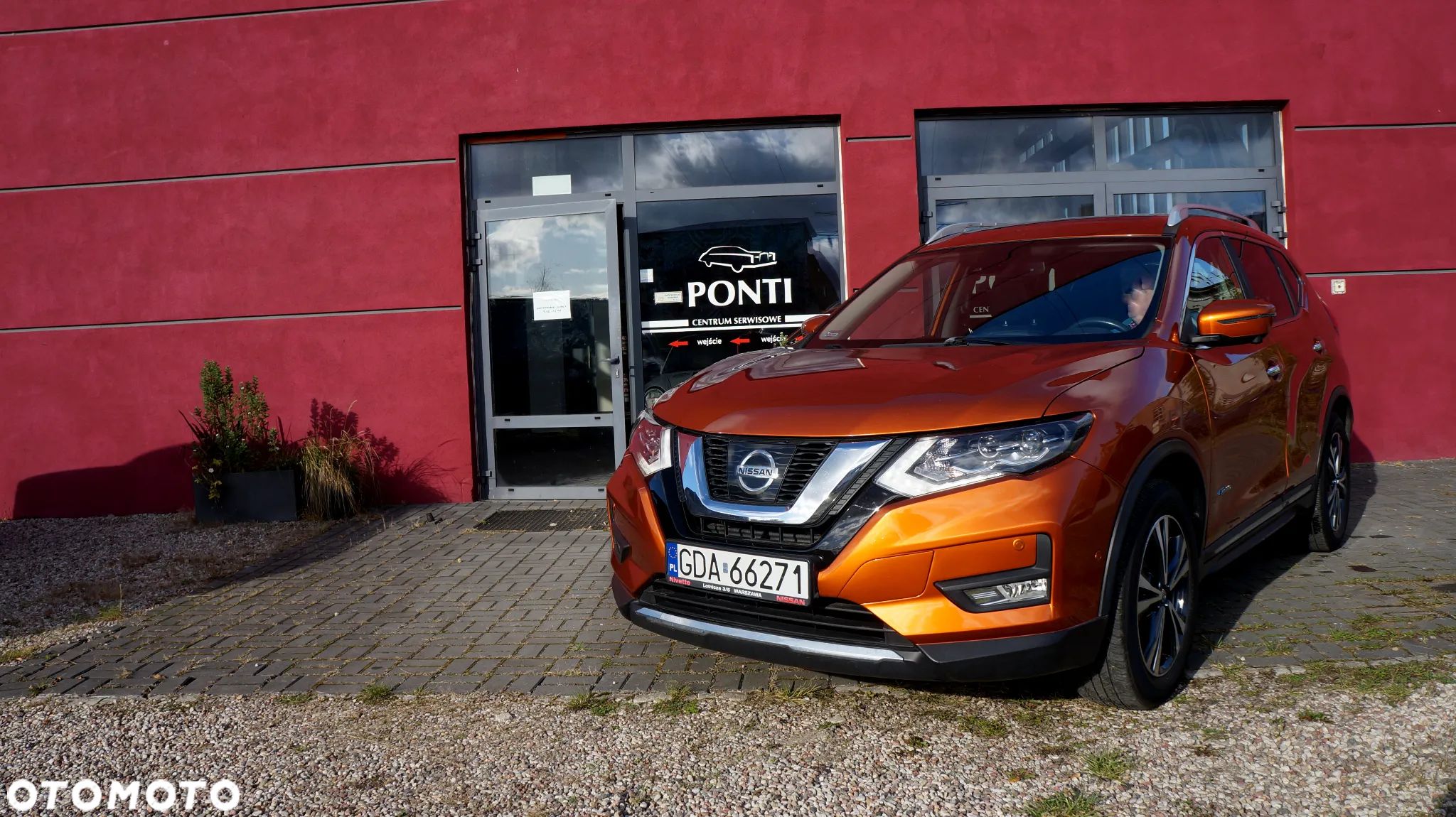 Nissan Rogue - 1